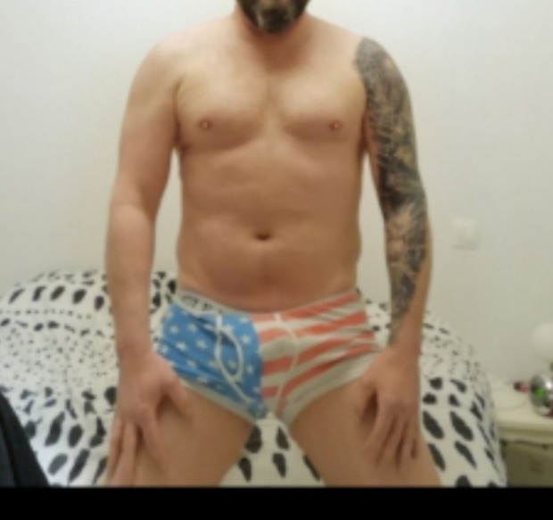 Profil de Liroy, 23 ans, Rencontre gay à Fresens (Neuchâtel)
