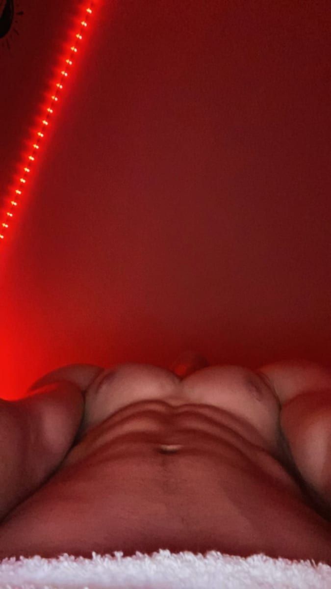 Profil de Janny, 23 ans, Rencontre gay black à La Chaux-du-Milieu (Neuchâtel)