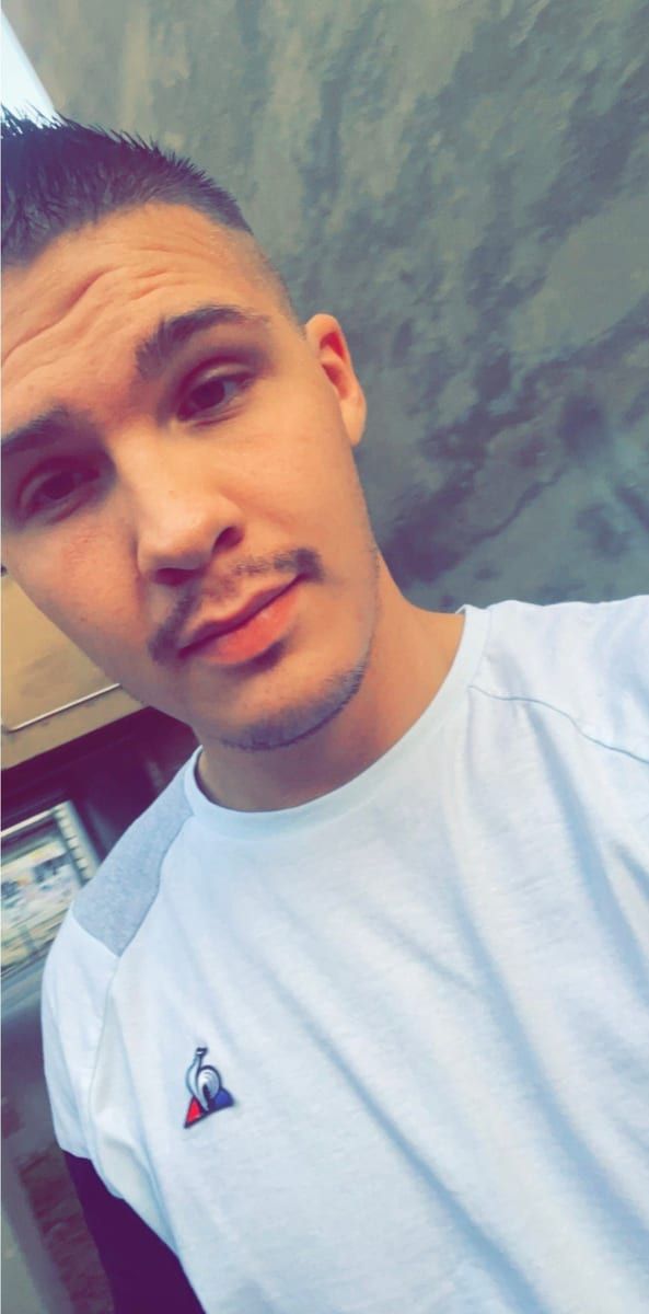 Profil de Jean-edouard, 22 ans, Rencontre gay à Les Verrières (Neuchâtel)
