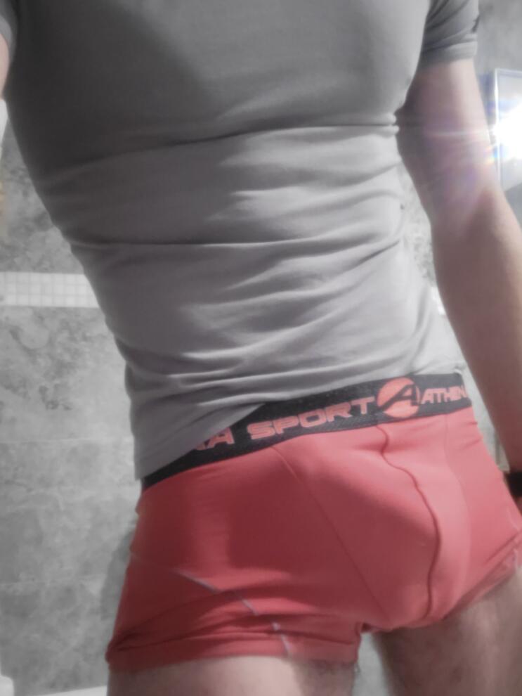 Profil de Yann-erwan, 34 ans, Rencontre gay à Rochefort (Neuchâtel)